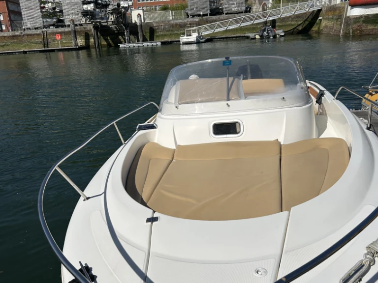 Noleggio Barca a motore Jeanneau con patente nautica