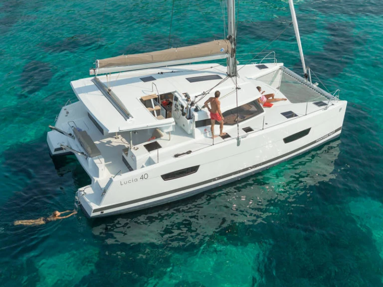 Noleggiare una Fountaine Pajot L40 a Cannes
