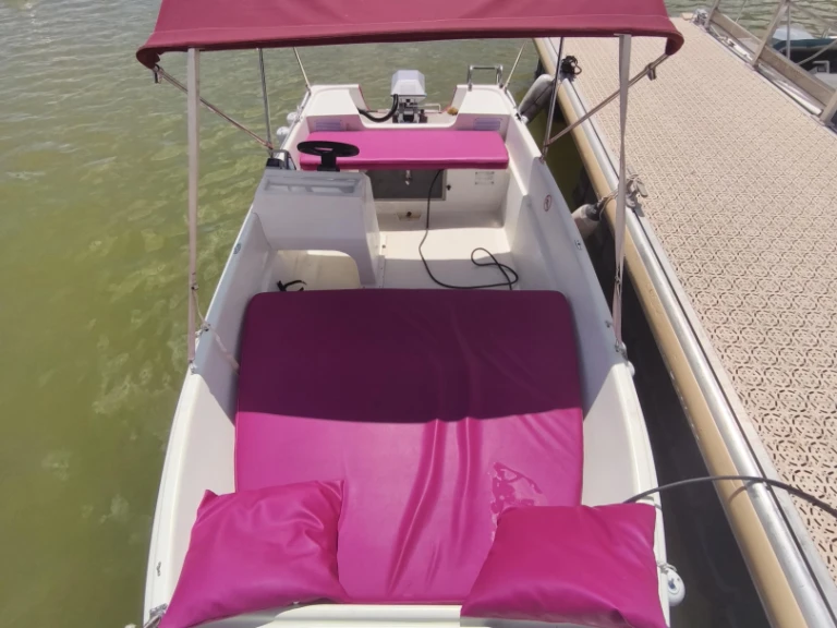 Noleggio Barca a motore con o senza skipper Naval plastica a Istres