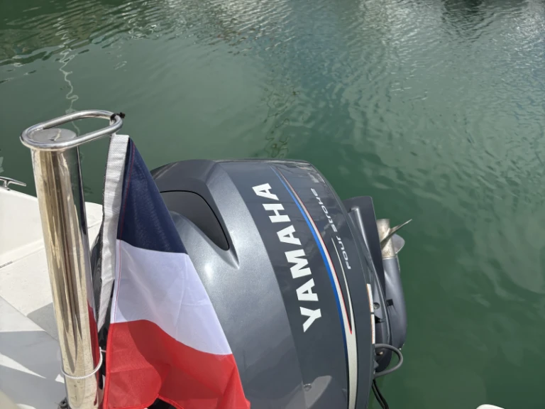 Noleggio Barca a motore Jeanneau con patente nautica