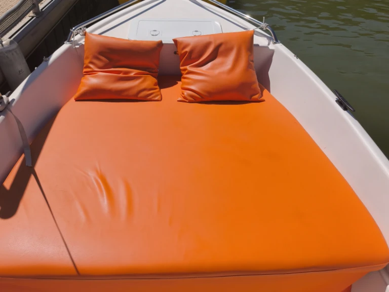 Naval plastica Livia 450 da affittare a  Istres