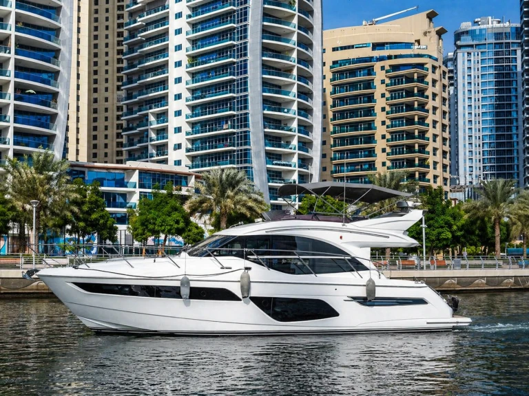 Noleggio a Dubai Marina – Custom 34 MY su SamBoat
