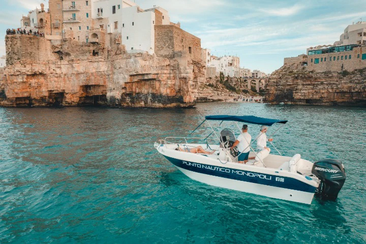 Blu-Blu 670 GT da affittare a  Monopoli