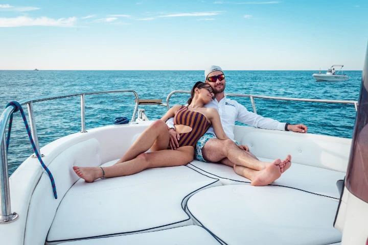 Noleggiare una Blu-Blu 670 GT a Monopoli