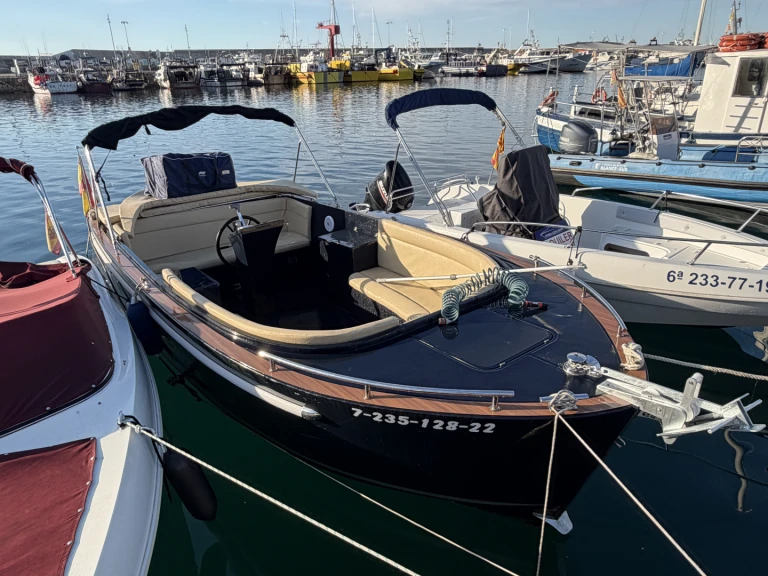 Maxima 730 da affittare a  Port de Blanes