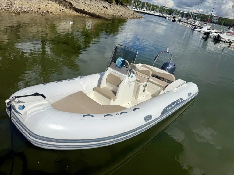 Noleggio Gommone Capelli con patente nautica