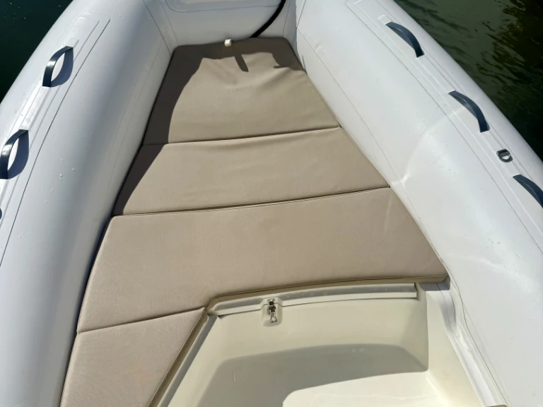 Noleggio a Combrit – Capelli Tempest 570 su SamBoat