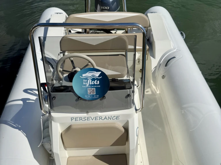 Noleggiare una Capelli Tempest 570 a Combrit