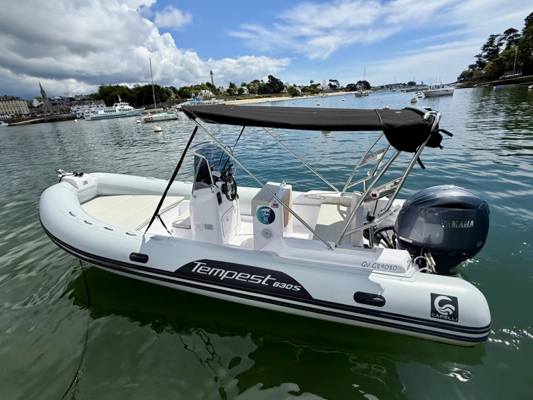 Noleggio Gommone a Combrit – Capelli Tempest 630