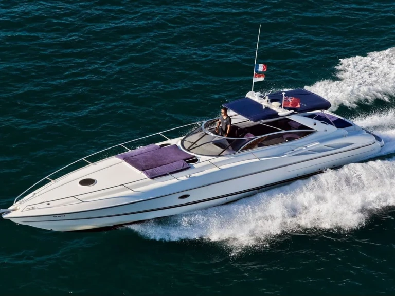 Noleggio Barca a motore Sunseeker con patente nautica