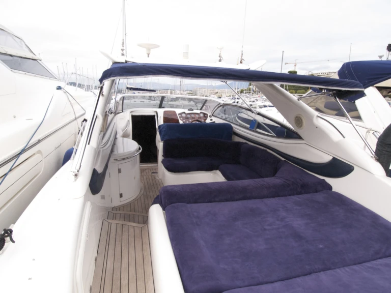 Noleggio Barca a motore Sunseeker con patente nautica