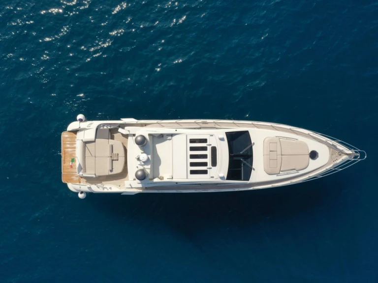 Yacht di lusso a noleggio a Bacoli al miglior prezzo