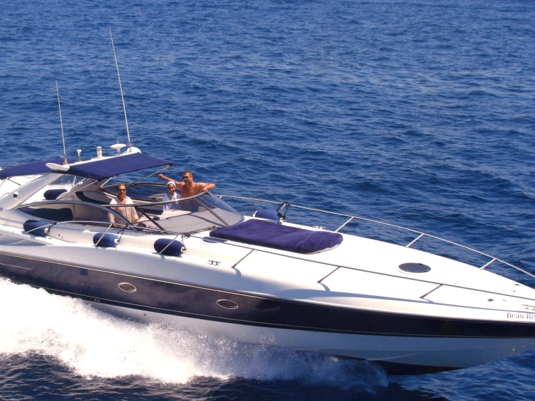 Noleggio Barca a motore a Port Grimaud – Sunseeker Superhawk 48