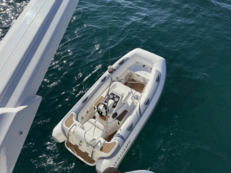 Yacht di lusso a noleggio a Ibiza Town al miglior prezzo