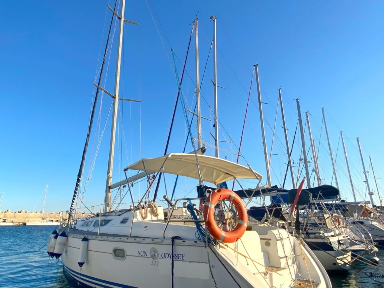 Noleggio Barca a vela Jeanneau con patente nautica