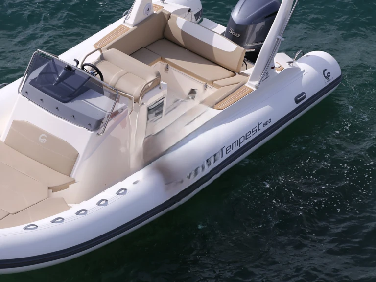 Noleggio a Hyères – Capelli capelli 800 sun su SamBoat