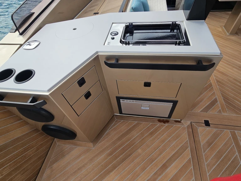 Noleggiare una Alium 42 T Top a Cannes
