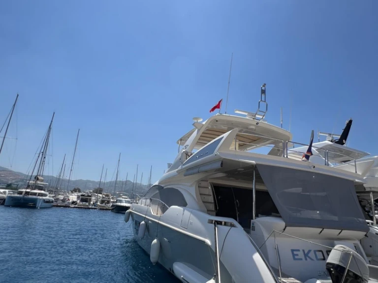 Noleggio Barca a motore Azimut con patente nautica