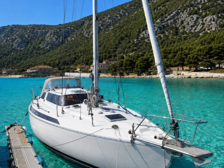 Noleggio Barca a vela Jeanneau con patente nautica