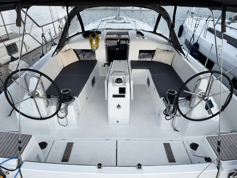 Noleggio barche Jeanneau Sun Odyssey 490 a Puntone su Samboat
