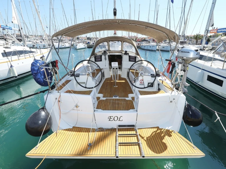 Noleggio Barca a vela Jeanneau con patente nautica