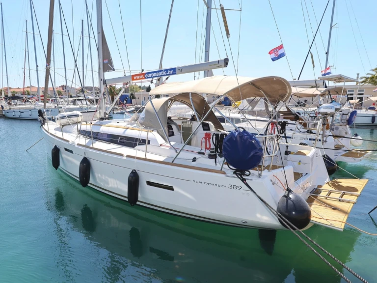 Barca a vela a noleggio a Zaravecchia (Biograd) al miglior prezzo