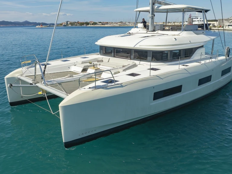 Catamarano a noleggio a Spalato al miglior prezzo