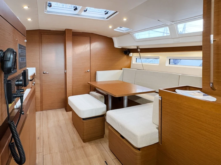 Jeanneau Sun Odyssey 490 da affittare a  Puntone