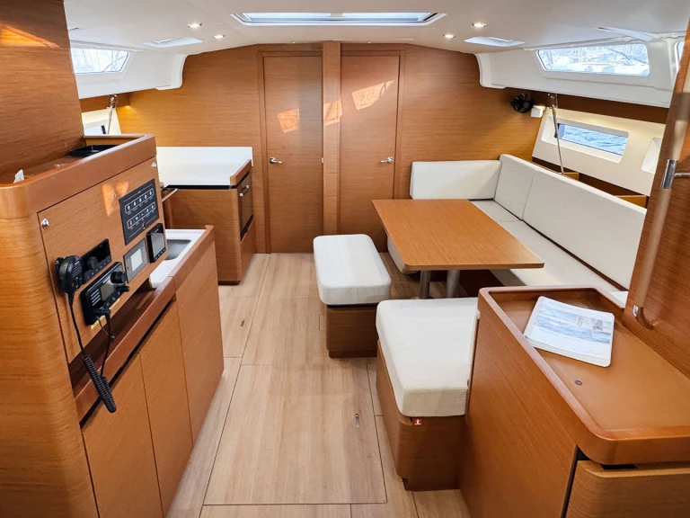 Noleggiare una Jeanneau Sun Odyssey 490 a Puntone