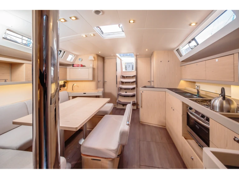 Noleggiare una Bénéteau Oceanis 45 a Villa San Giovanni