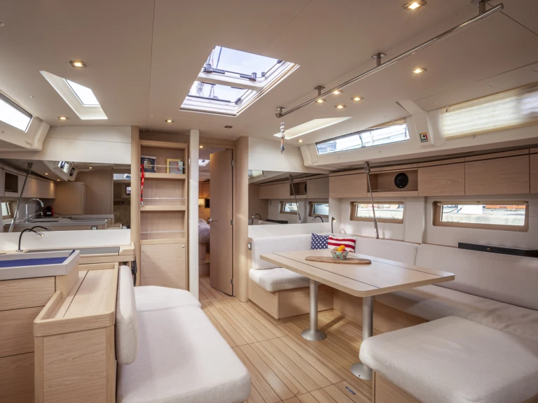 Noleggio barche Bénéteau Oceanis 51.1 a Álimos su Samboat