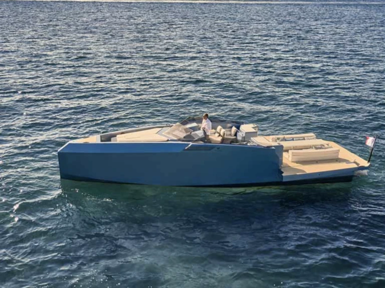 Noleggiare una Alium 42 S a Cannes