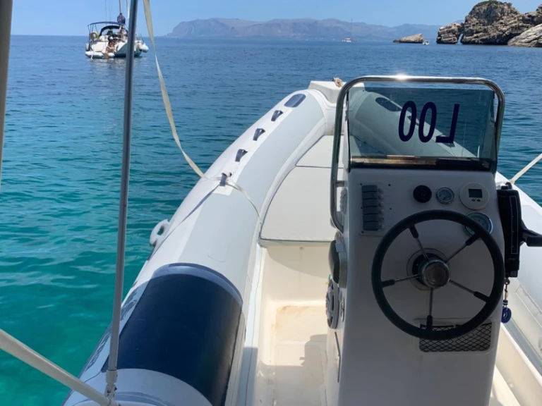 Noleggio Gommone Altamarea con patente nautica