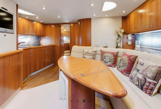 Noleggio Barca a motore Sunseeker con patente nautica