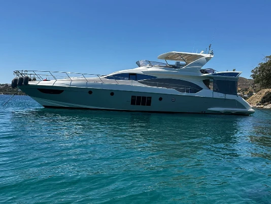 Noleggio Barca a motore Azimut con patente nautica