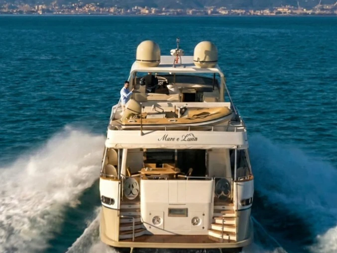 Noleggio barche Falcon Falcon 80 Fly a Salerno su Samboat