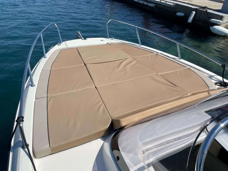Noleggiare una Quicksilver Activ 755 Sundeck a Bossoglina