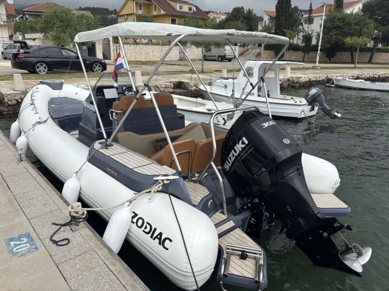 Noleggio Gommone a Trogir – Zodiac Medline 7.5