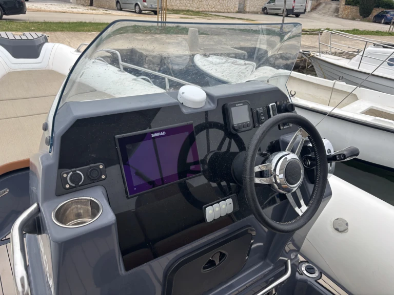 Noleggio barche Zodiac Medline 7.5 a Trogir su Samboat