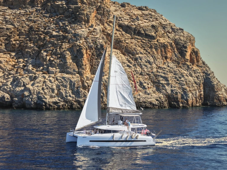 Catamarano a noleggio a Palaióchora al miglior prezzo
