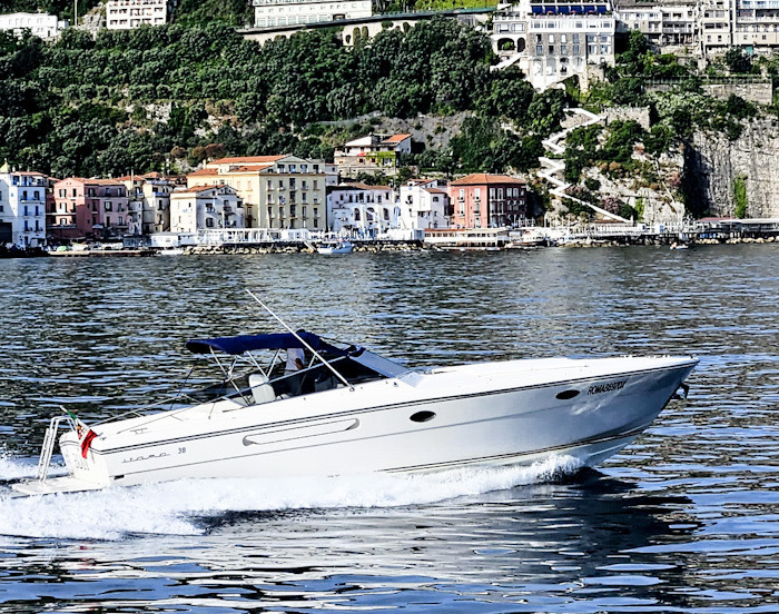 Noleggiare una Itama Itama 38 a Sorrento
