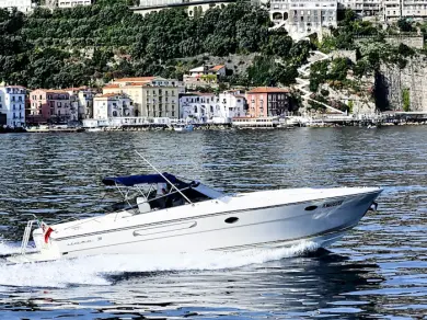 Noleggiare una Itama Itama 38 a Sorrento