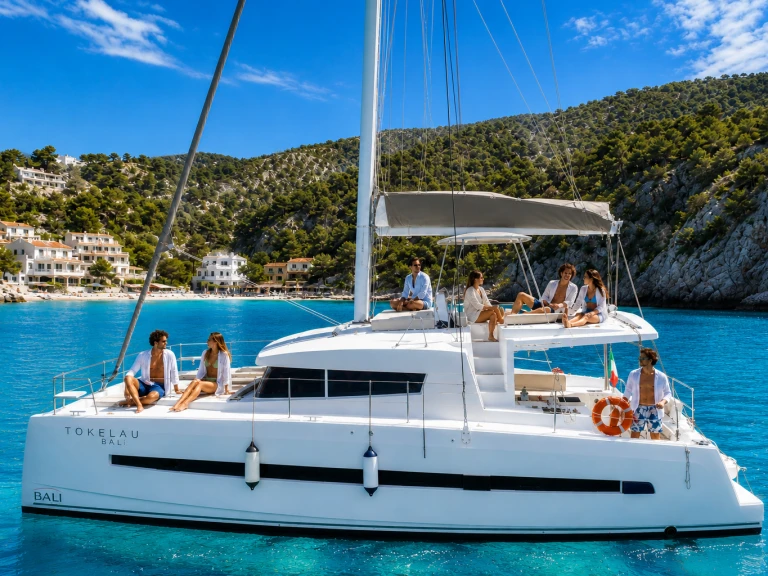 Noleggio Catamarano con o senza skipper Bali a Es Jondal