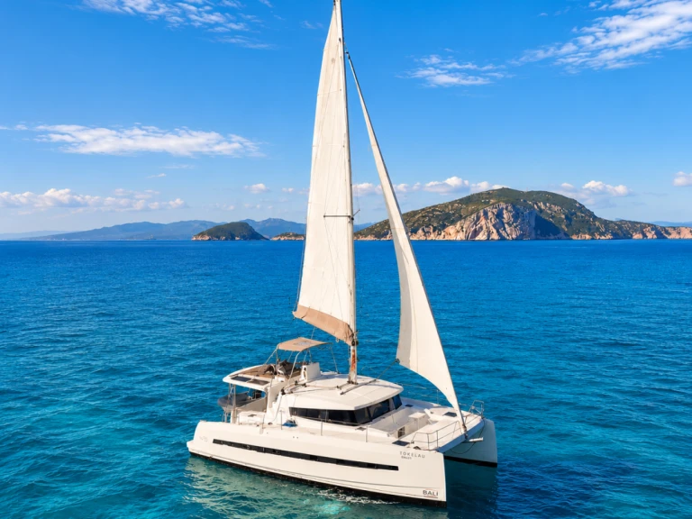 Noleggio Catamarano Bali con patente nautica
