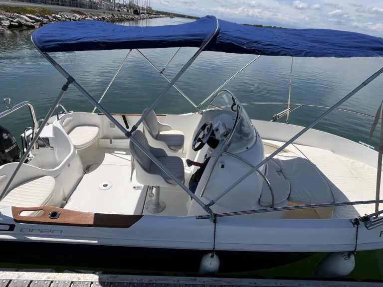 Noleggio Barca a motore Bénéteau con patente nautica