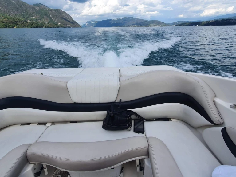 Noleggio Barca a motore Glastron con patente nautica