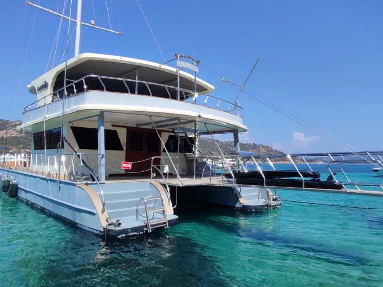Noleggio Catamarano a Napoli – Ozgur ozdemir one off