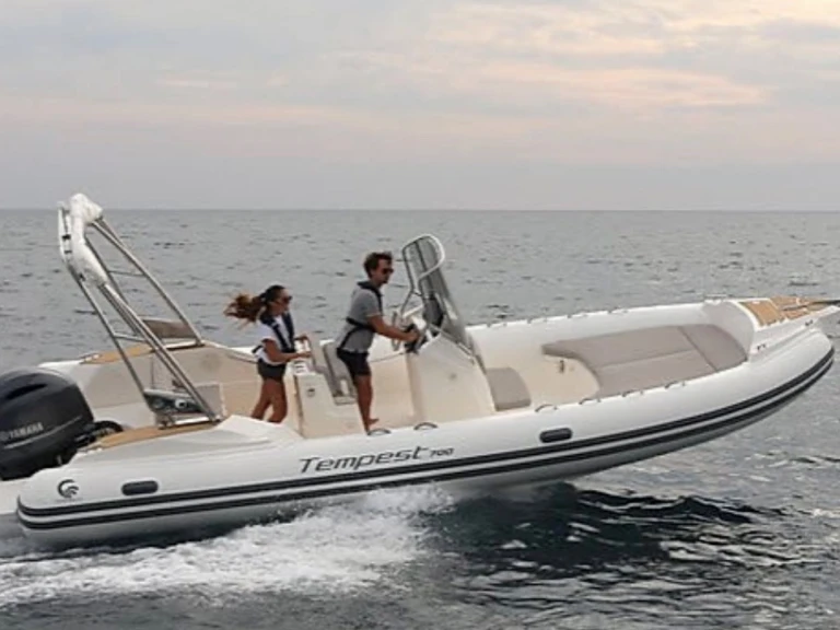 Noleggio barche Capelli Tempest 700 Sun a Francia su Samboat