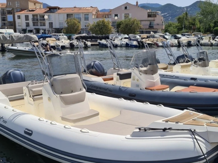 Noleggio Gommone con o senza skipper Capelli a Francia