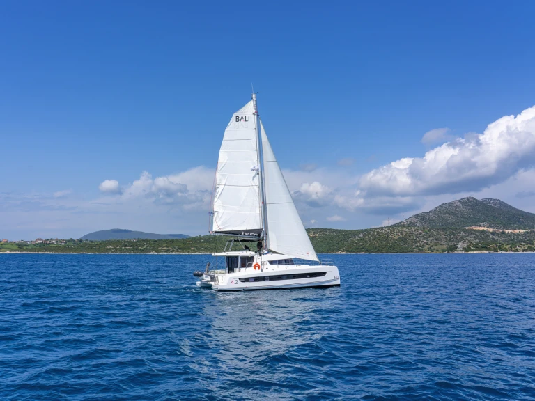 Noleggio Catamarano Bali con patente nautica